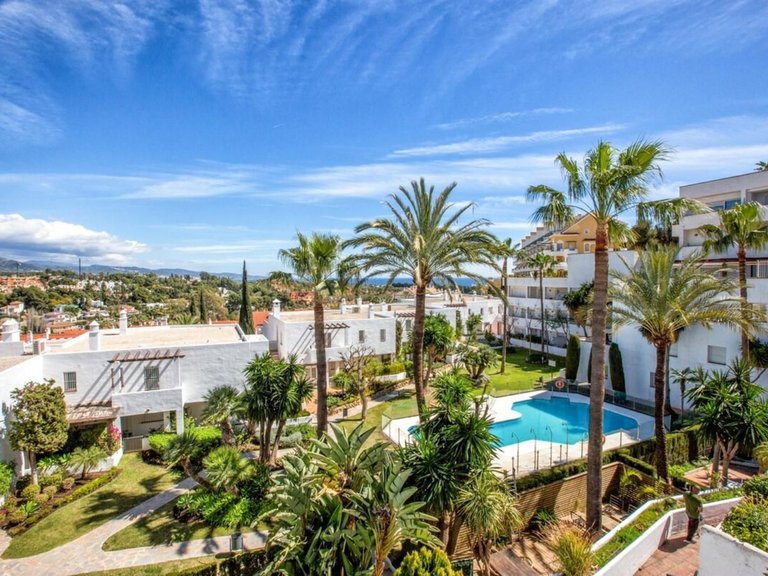 Apartment for Sale in Nueva Andalucía, Malaga 1
