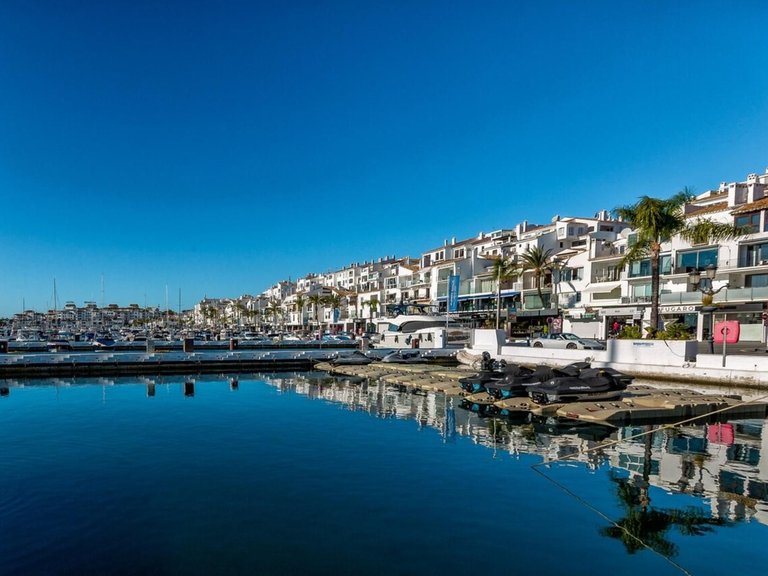 Apartment for Sale in Nueva Andalucía, Malaga 30