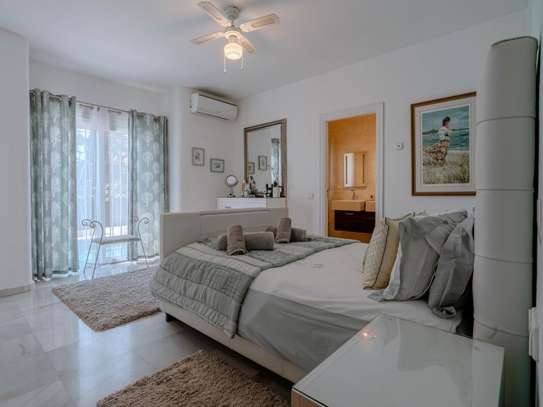 Villa for Sale in El Paraiso, Malaga 13