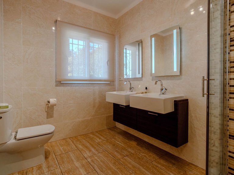Villa for Sale in El Paraiso, Malaga 16