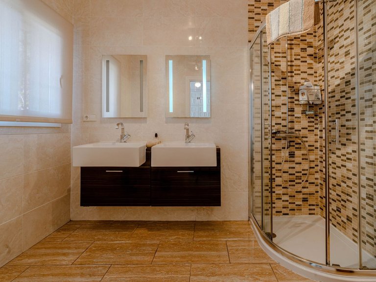 Villa for Sale in El Paraiso, Malaga 17