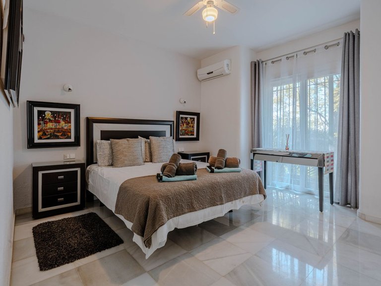 Villa for Sale in El Paraiso, Malaga 24