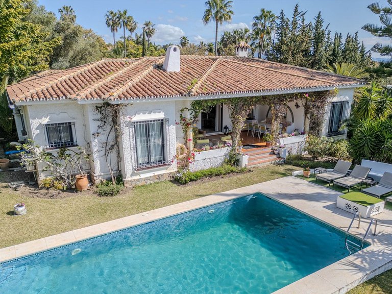 Villa for Sale in El Paraiso, Malaga 33