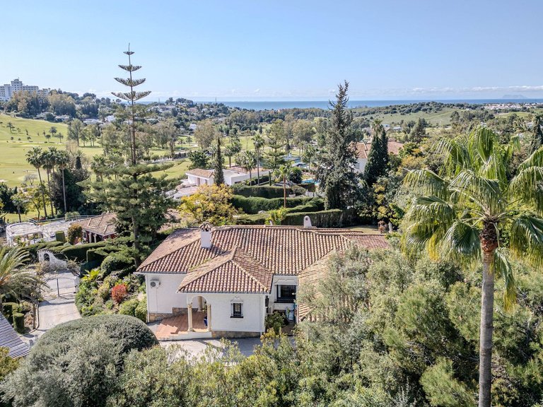 Villa for Sale in El Paraiso, Malaga 34