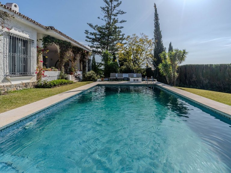 Villa for Sale in El Paraiso, Malaga 36