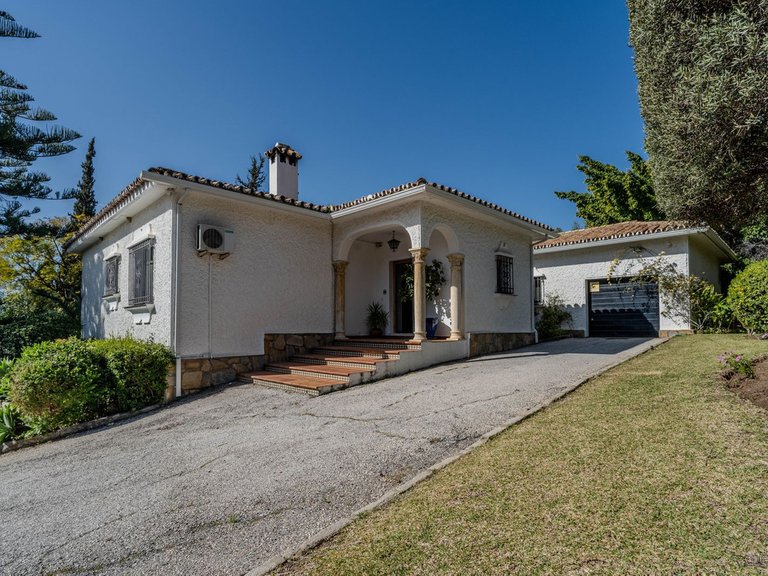 Villa for Sale in El Paraiso, Malaga 37