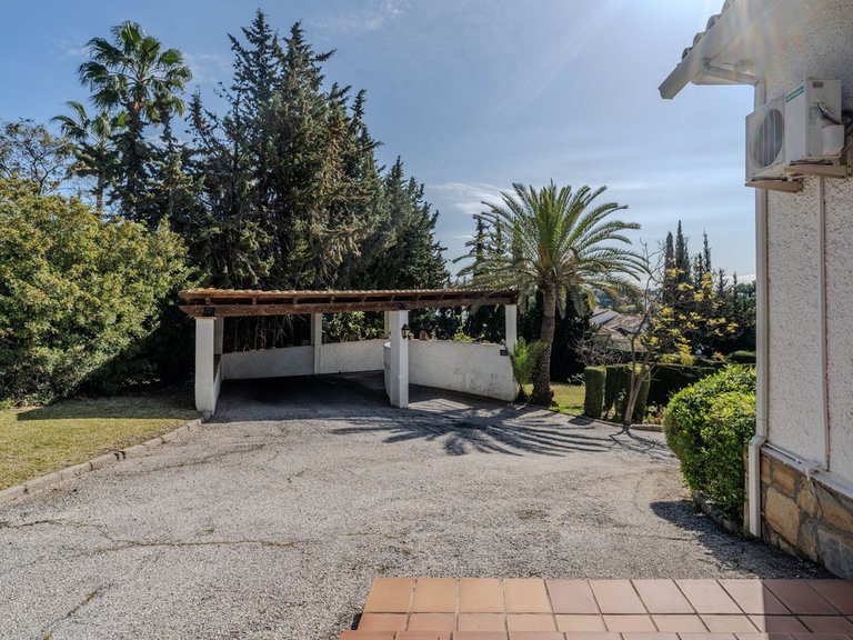Villa for Sale in El Paraiso, Malaga 38