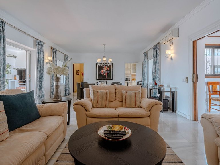 Villa for Sale in El Paraiso, Malaga 7