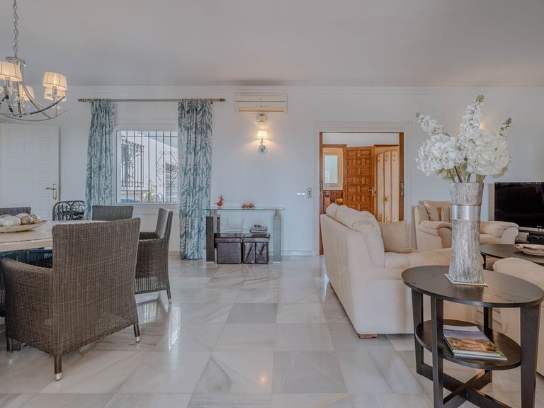 Villa for Sale in El Paraiso, Malaga 8