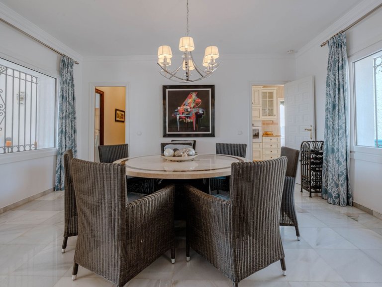 Villa for Sale in El Paraiso, Malaga 9