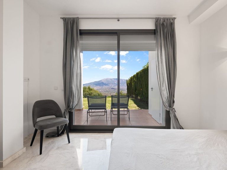 Apartment for Sale in La Mairena, Malaga 28
