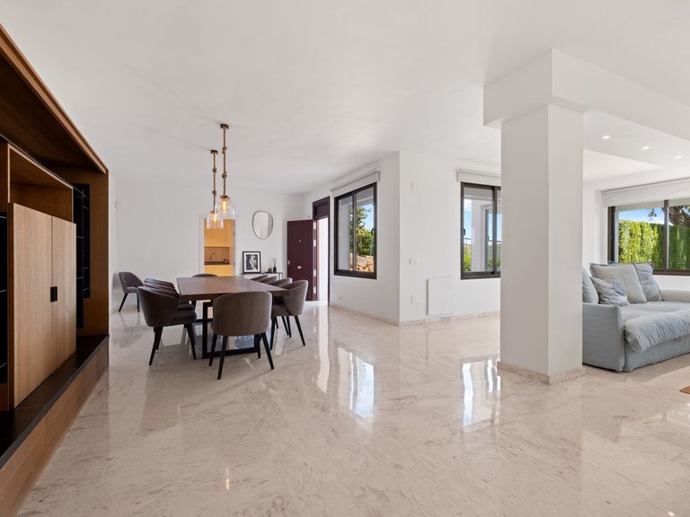 Apartment for Sale in La Mairena, Malaga 4