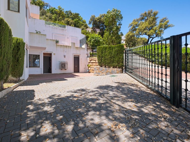Apartment for Sale in La Mairena, Malaga 42