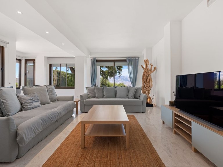 Apartment for Sale in La Mairena, Malaga 5