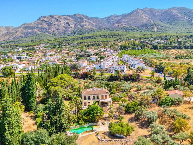 Villa for Sale in Alhaurín El Grande, Malaga 11