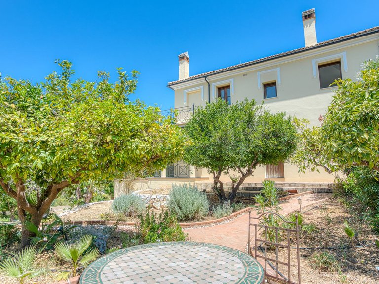 Villa for Sale in Alhaurín El Grande, Malaga 36