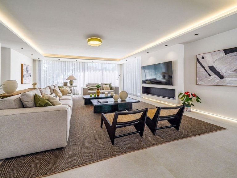 Villa for Sale in Nueva Andalucía, Malaga 23