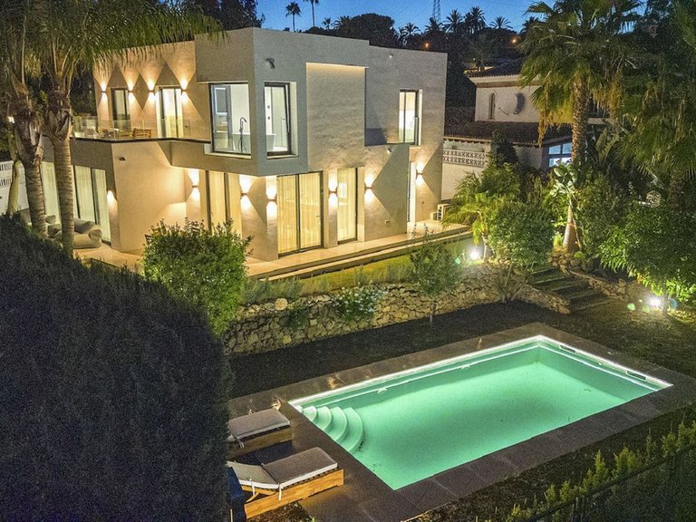 Villa for Sale in Nueva Andalucía, Malaga 30