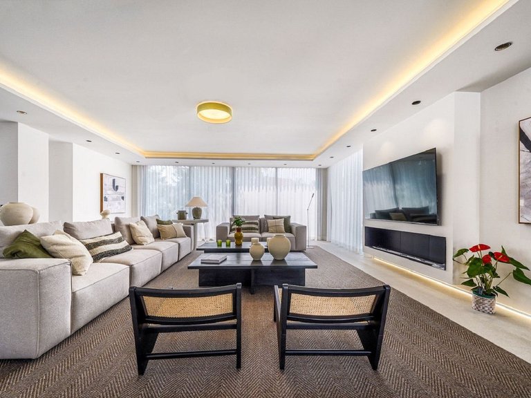 Villa for Sale in Nueva Andalucía, Malaga 4