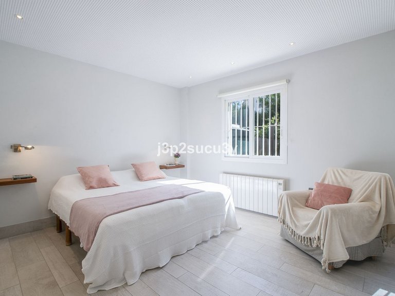 Apartment for Sale in Guadalmina Baja, Malaga 17