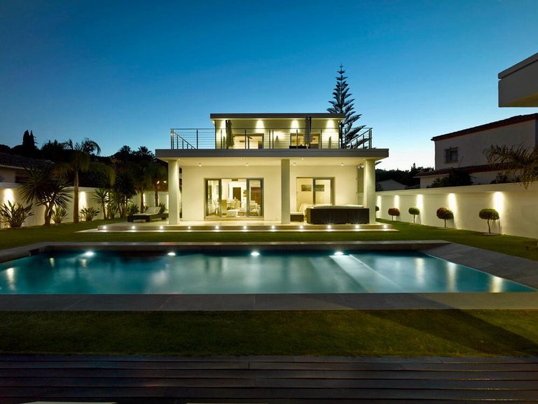 Villa for Sale in Nueva Andalucía, Malaga 1
