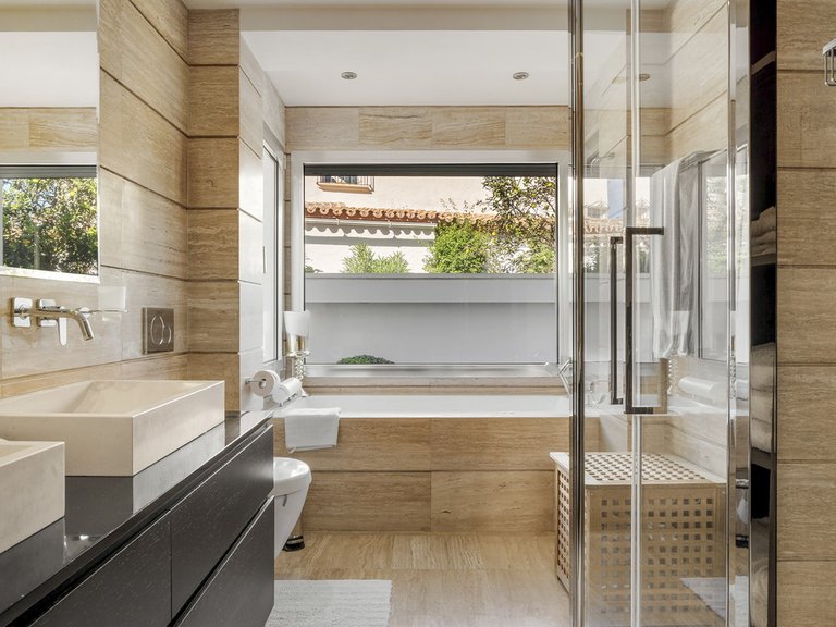 Villa for Sale in Nueva Andalucía, Malaga 16