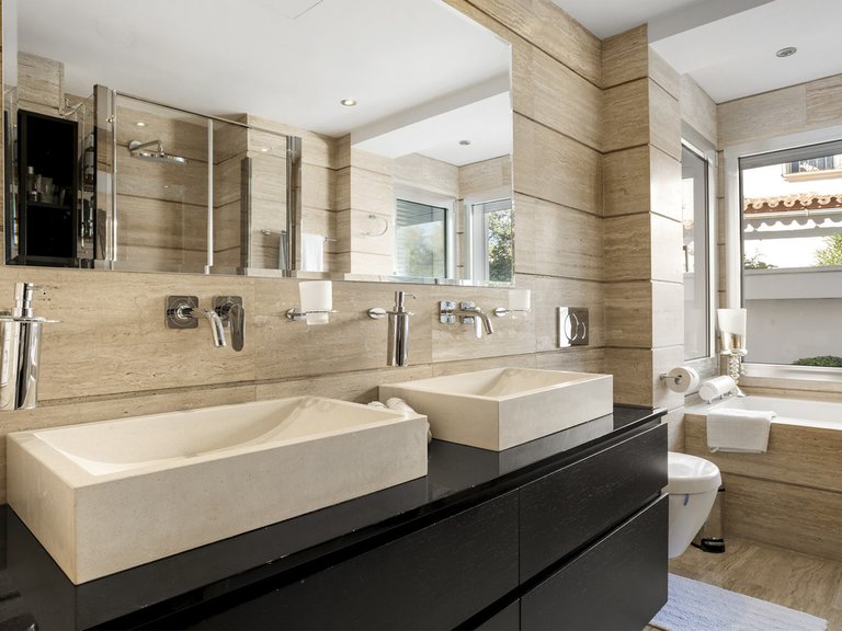 Villa for Sale in Nueva Andalucía, Malaga 17