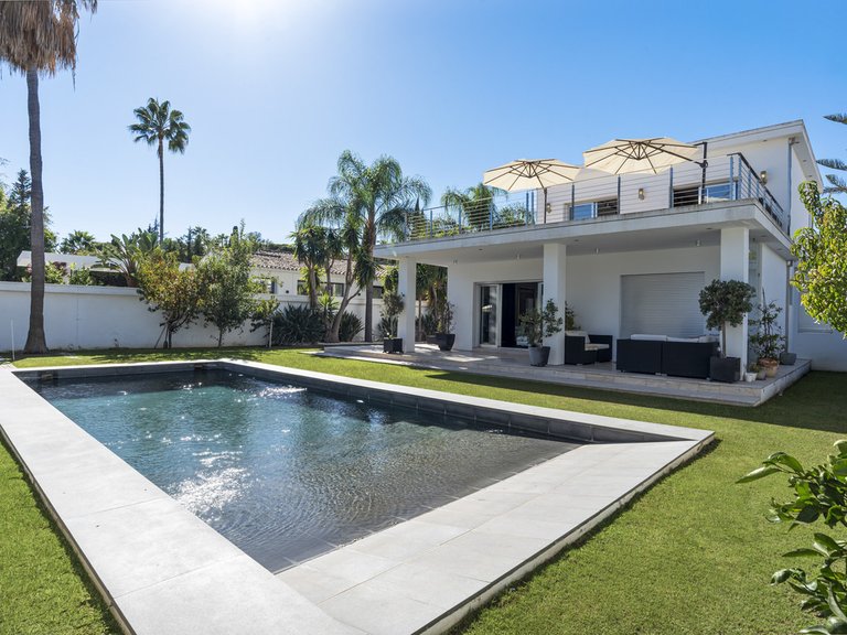 Villa for Sale in Nueva Andalucía, Malaga 19