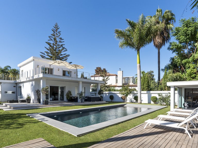 Villa for Sale in Nueva Andalucía, Malaga 2