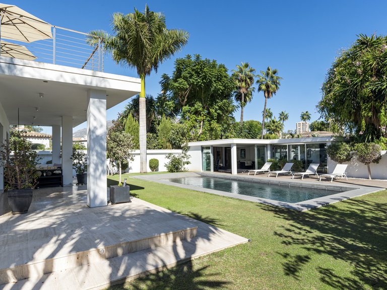 Villa for Sale in Nueva Andalucía, Malaga 22