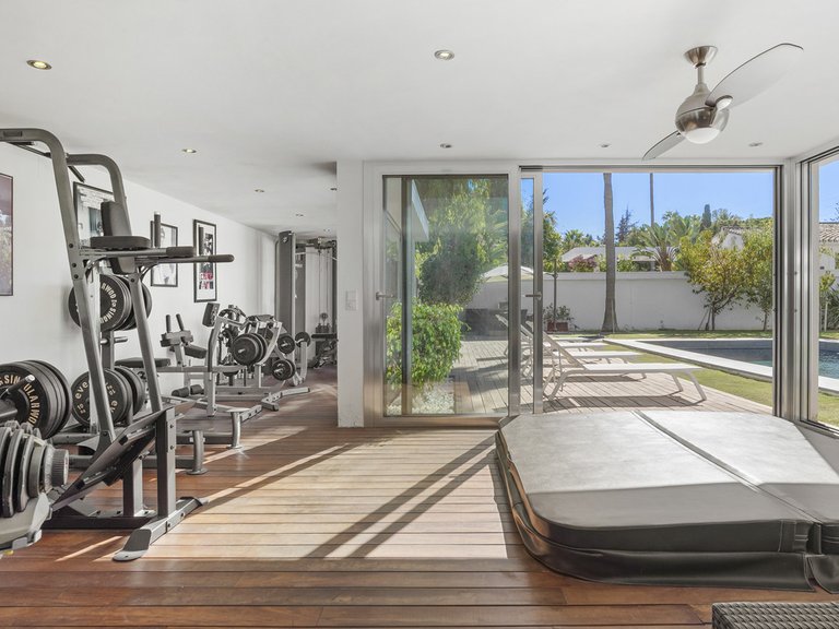 Villa for Sale in Nueva Andalucía, Malaga 25