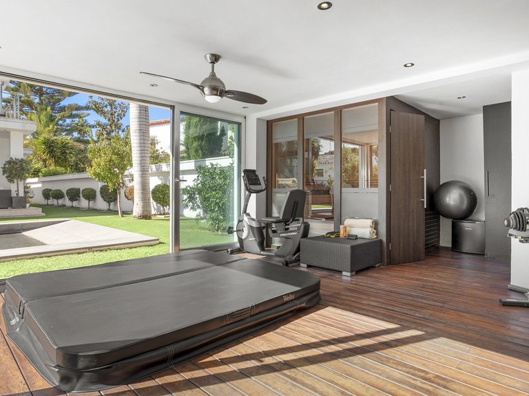 Villa for Sale in Nueva Andalucía, Malaga 26