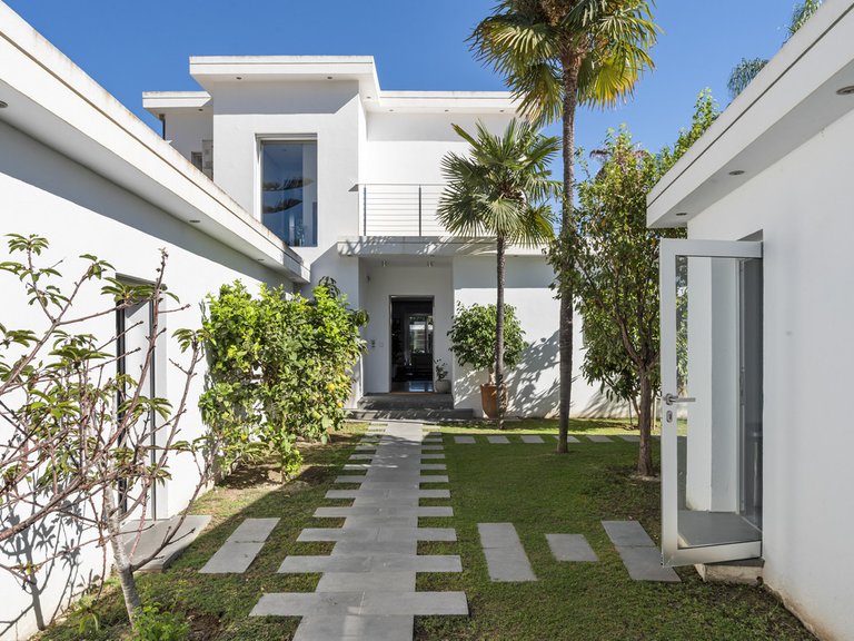 Villa for Sale in Nueva Andalucía, Malaga 3