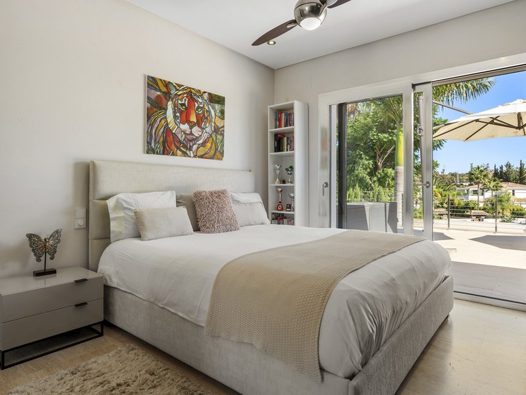 Villa for Sale in Nueva Andalucía, Malaga 30