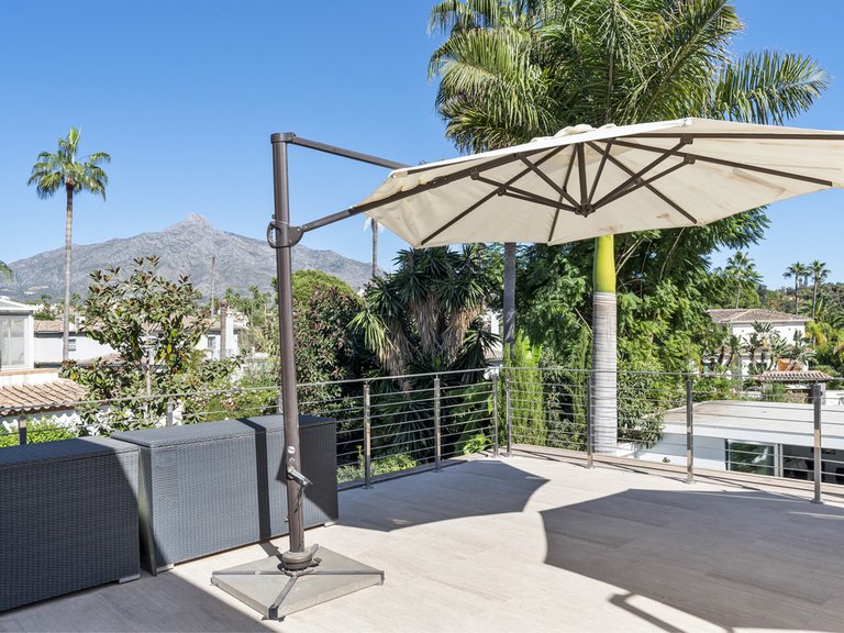 Villa for Sale in Nueva Andalucía, Malaga 33
