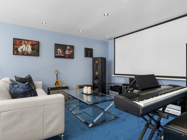 Villa for Sale in Nueva Andalucía, Malaga 40