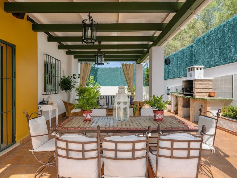 Apartment for Sale in New Golden Mile, Malaga 1