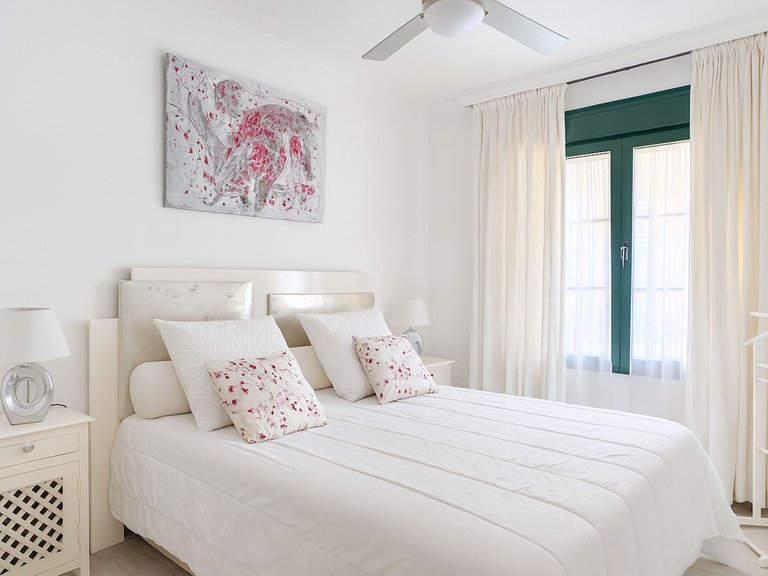 Apartment for Sale in New Golden Mile, Malaga 18