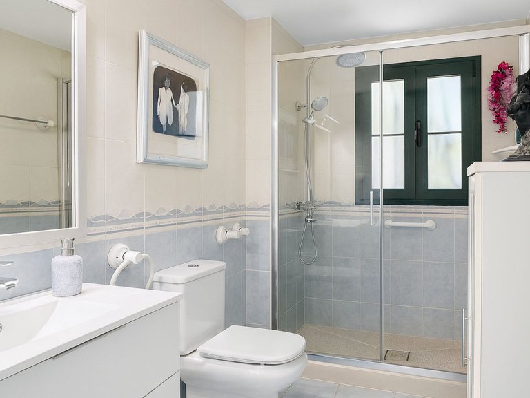 Apartment for Sale in New Golden Mile, Malaga 19