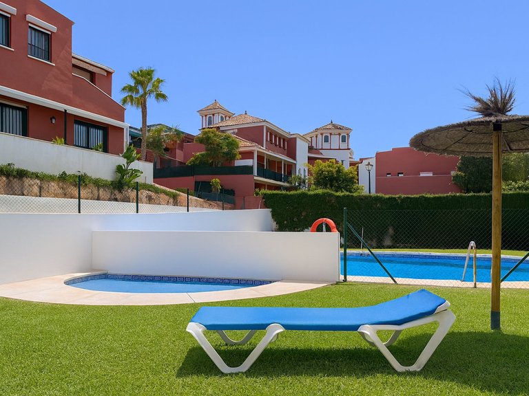 Apartment for Sale in New Golden Mile, Malaga 9