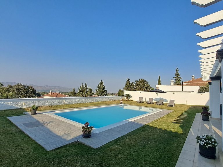 Villa for Sale in Alhaurín El Grande, Malaga 1
