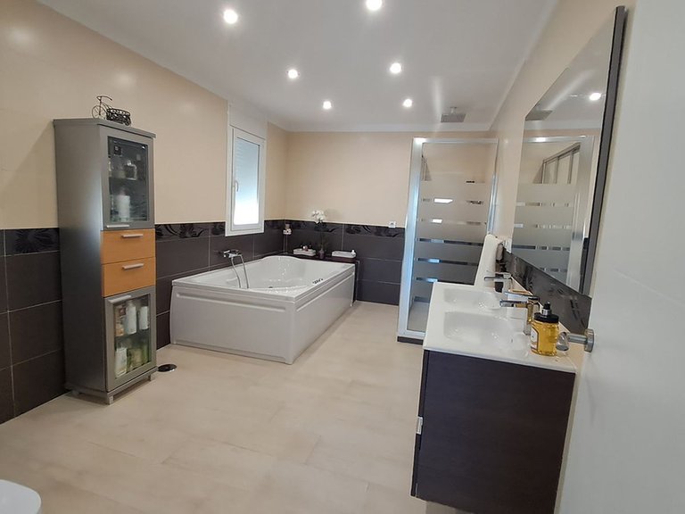 Villa for Sale in Alhaurín El Grande, Malaga 28