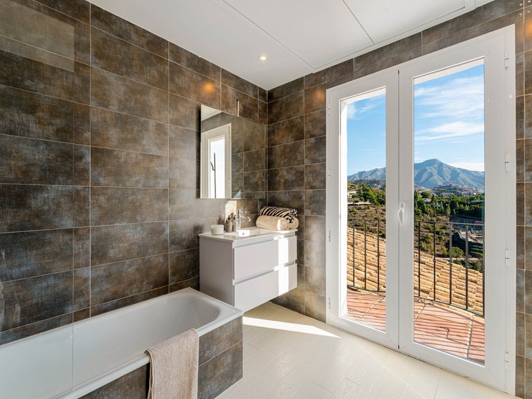 Villa for Sale in El Madroñal, Malaga 23