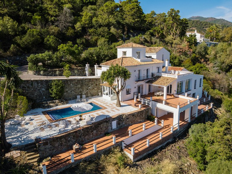 Villa for Sale in El Madroñal, Malaga 40