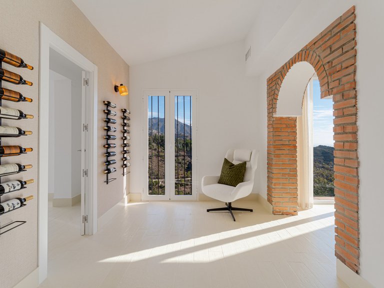 Villa for Sale in El Madroñal, Malaga 7