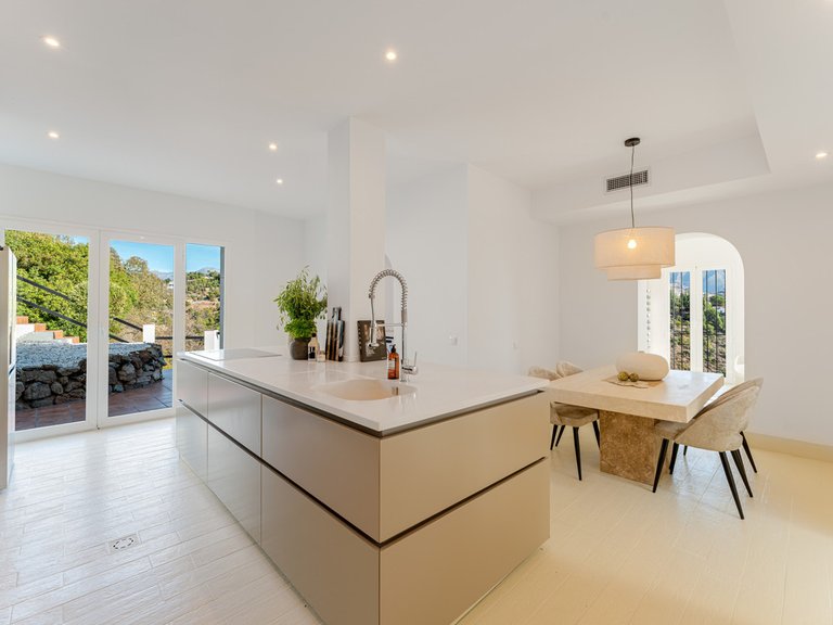 Villa for Sale in El Madroñal, Malaga 8