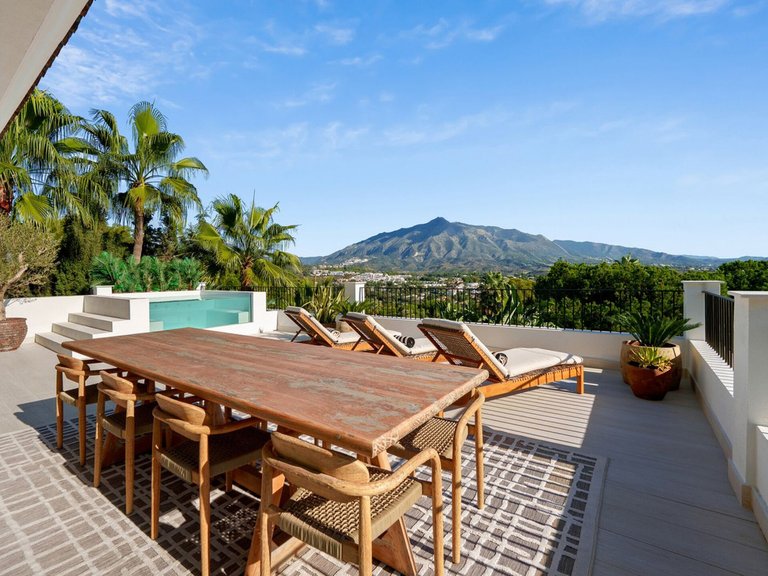 Villa for Sale in Nueva Andalucía, Malaga 15