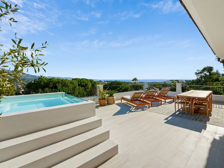 Villa for Sale in Nueva Andalucía, Malaga 16