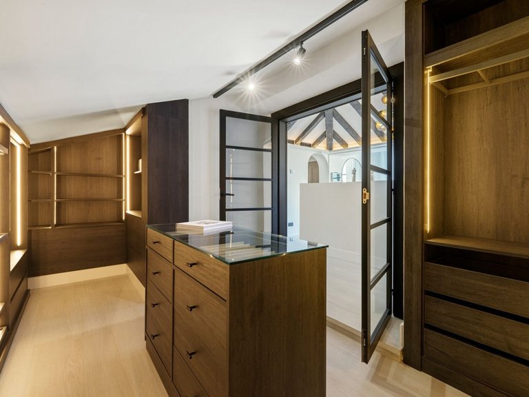 Villa for Sale in Nueva Andalucía, Malaga 24