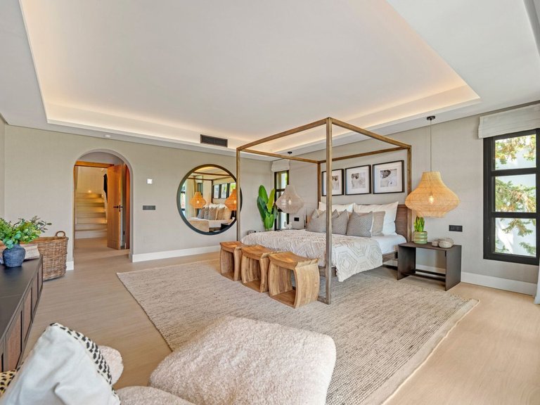 Villa for Sale in Nueva Andalucía, Malaga 26